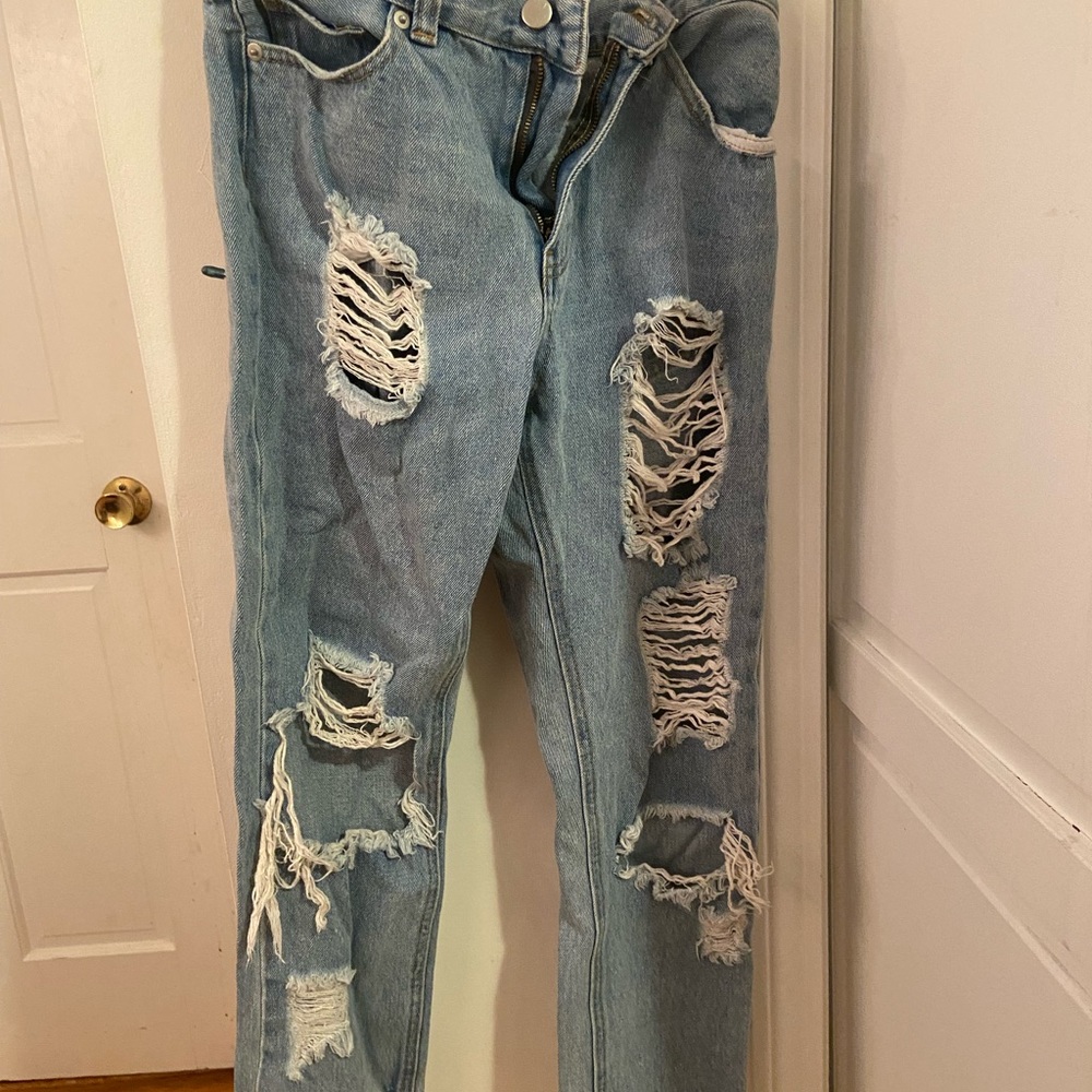 Brandy Melville ripped jeans 1 size